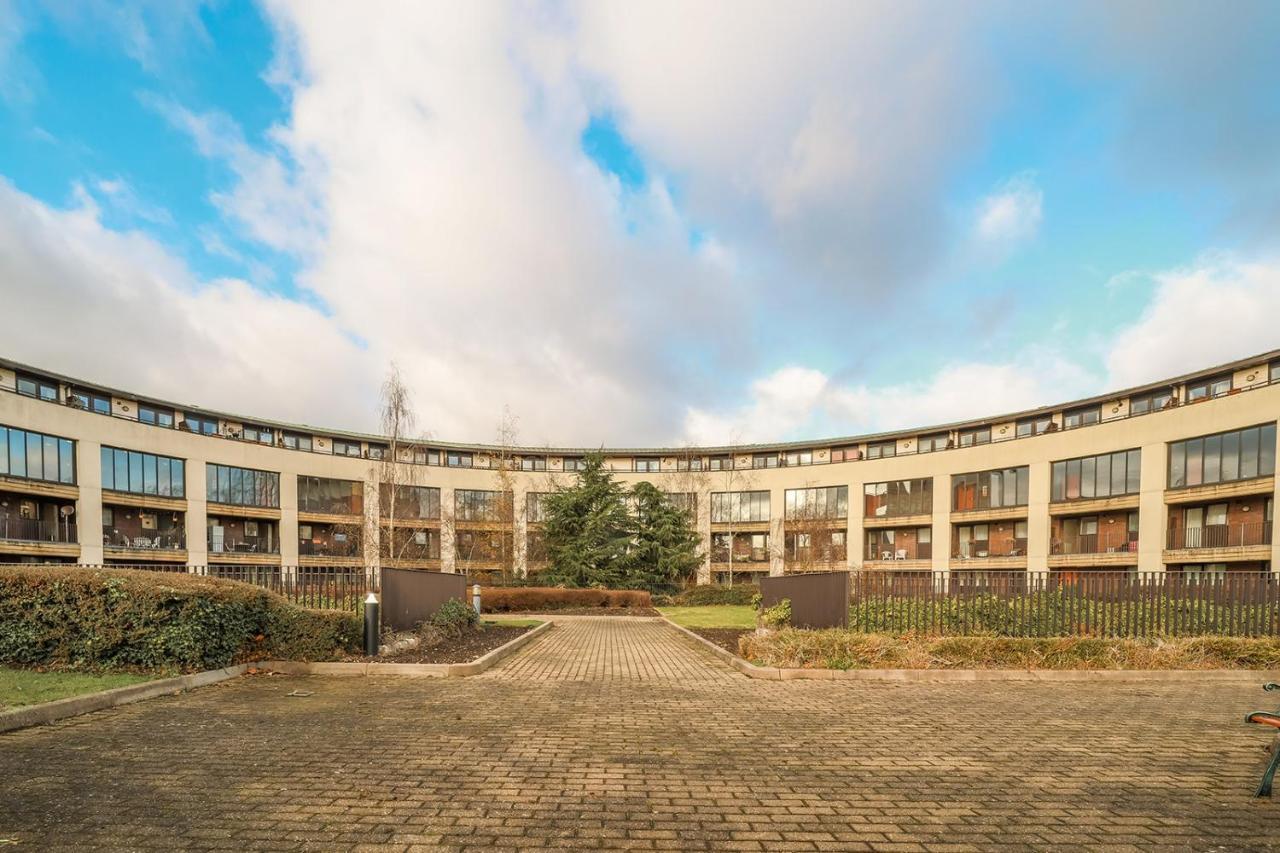 Huntley House Villa Milton Keynes Exterior photo